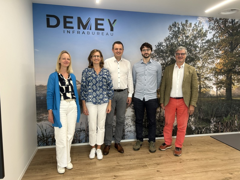 Karen Mestdagh (HR ABO-Group), Ellen Vanhoutte (Finance & HR Demey), Filip Demey (Bestuurder Demey), Alexander De Palmenaer (Finance ABO-Group) en Frank De Palmenaer (CEO ABO-Group)