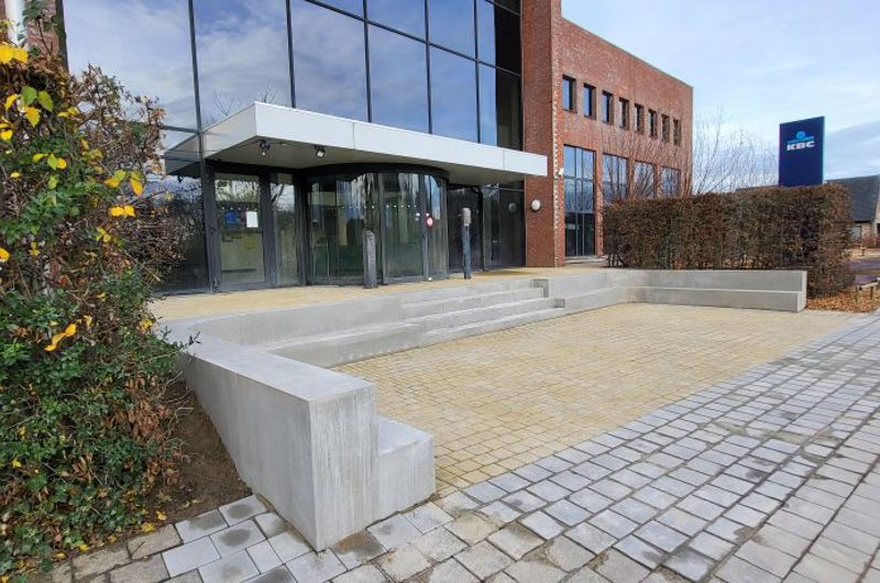 ROE2352 KBC Ter Reigerie Inkom Met Architectonische Betonelementen 2