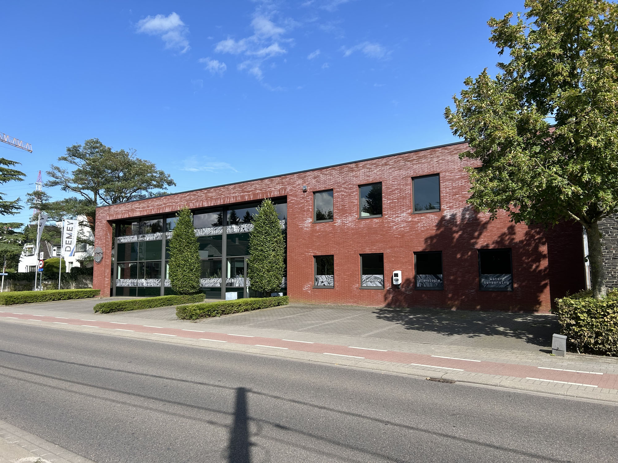 Infrabureau Demey Pand Rechts